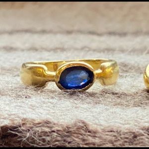 Yellow gold sapphire bezel ring small size pinky